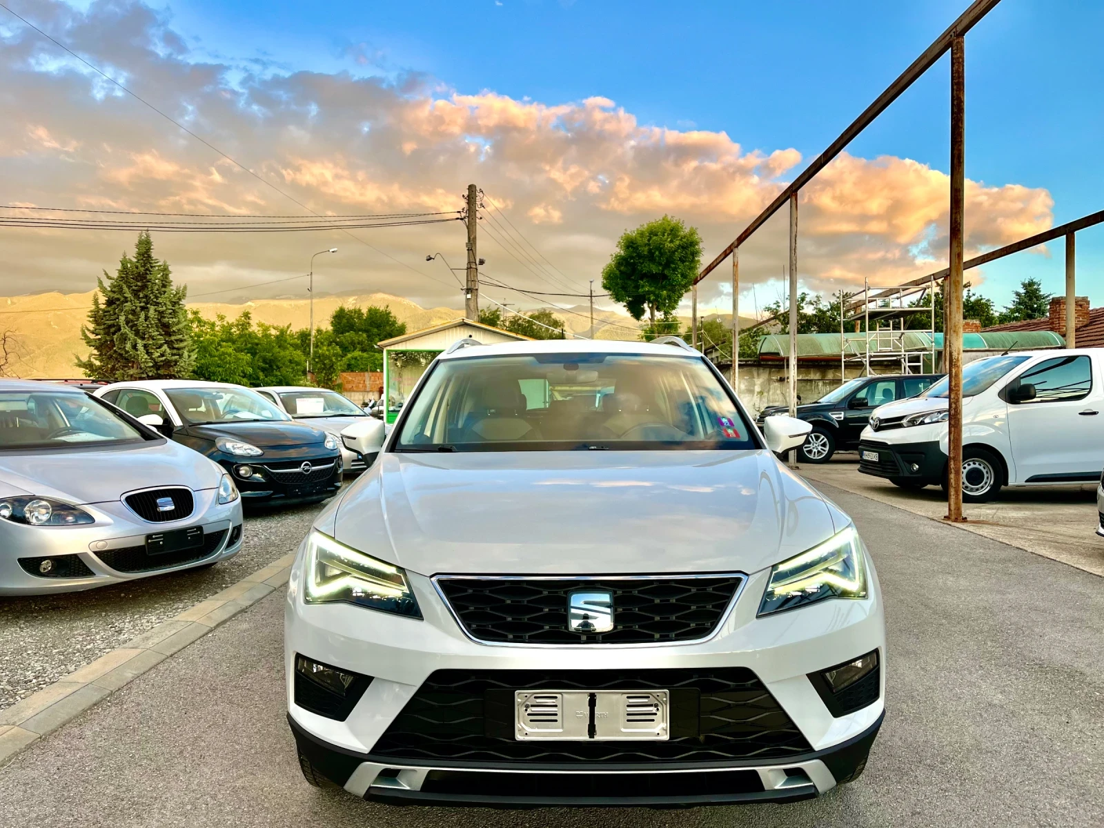 Seat Ateca 2.0 TDI 4x4, снимка 2 - Автомобили и джипове - 54965783