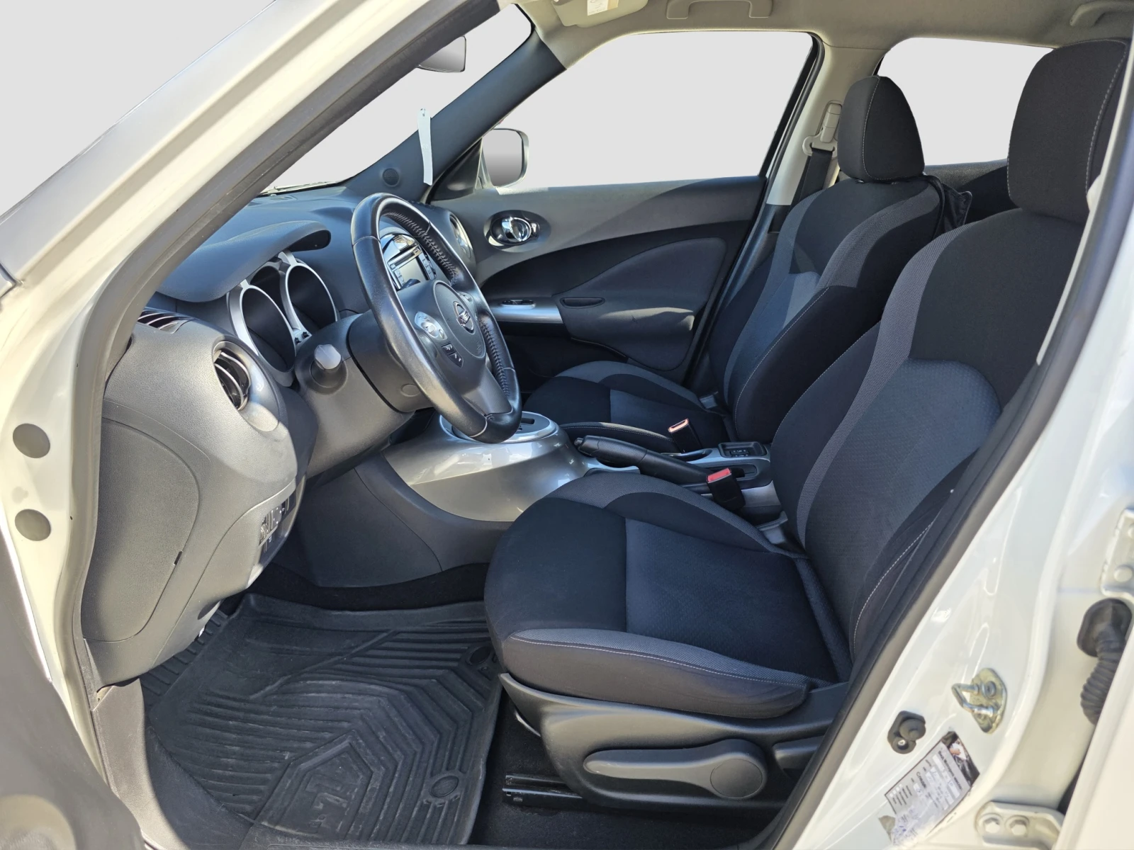 Nissan Juke 1.6, снимка 11 - Автомобили и джипове - 56358034