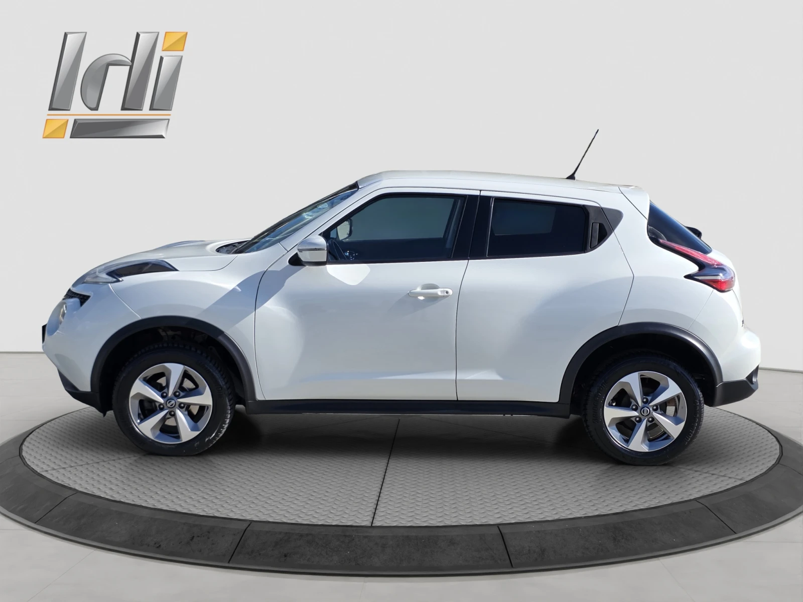 Nissan Juke 1.6, снимка 3 - Автомобили и джипове - 56358034