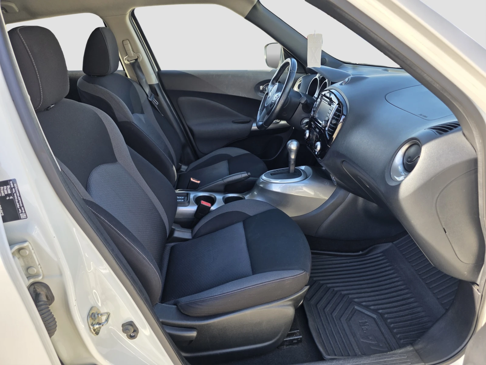 Nissan Juke 1.6, снимка 12 - Автомобили и джипове - 56358034