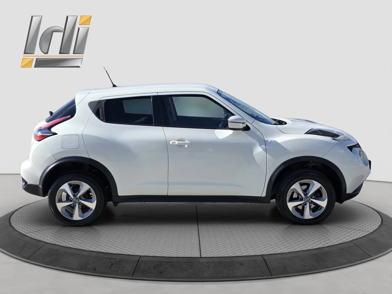 Nissan Juke 1.6, снимка 7 - Автомобили и джипове - 56358034