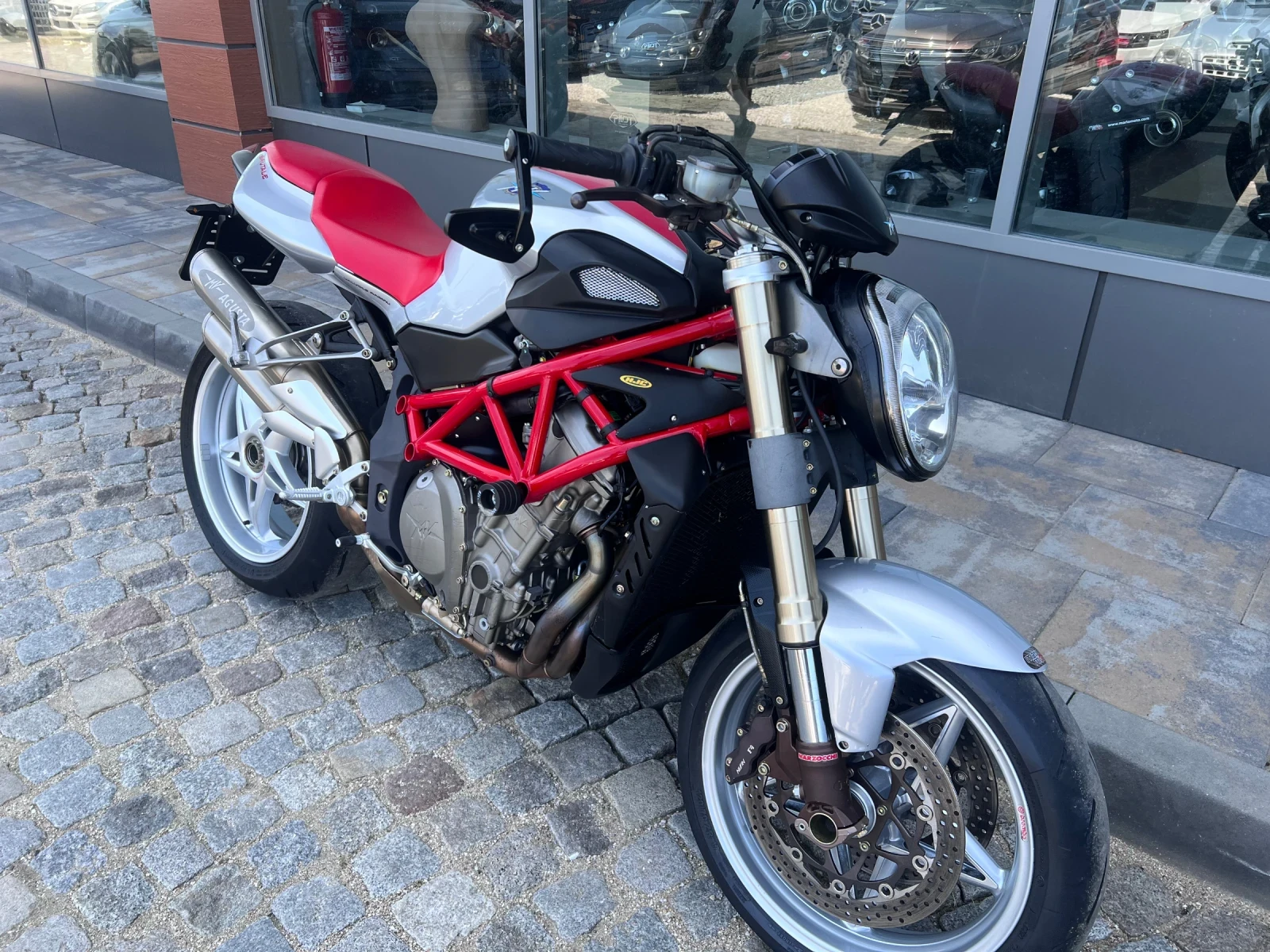 MV Agusta Brutale 1000 - изображение 2