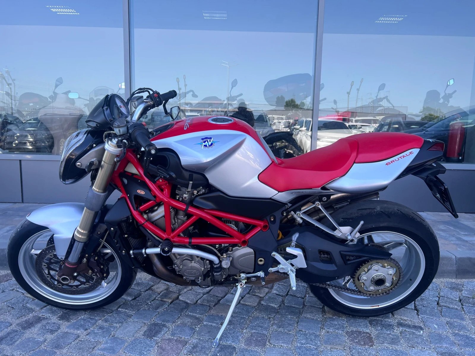 MV Agusta Brutale 1000 - изображение 6