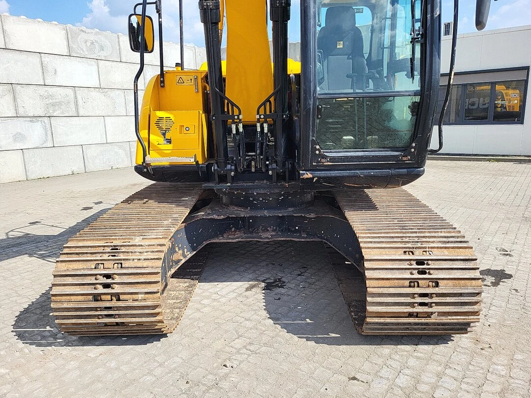 Багер JCB JS 131 LC PLUS С ДВЕ КОФИ ЛИЗИНГ, снимка 5 - Индустриална техника - 55396741