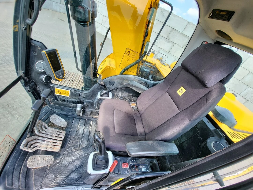 Багер JCB JS 131 LC PLUS С ДВЕ КОФИ ЛИЗИНГ, снимка 11 - Индустриална техника - 55396741