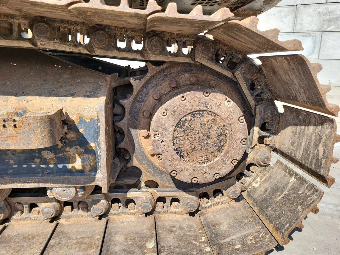 Багер JCB JS 131 LC PLUS С ДВЕ КОФИ ЛИЗИНГ, снимка 10 - Индустриална техника - 55396741