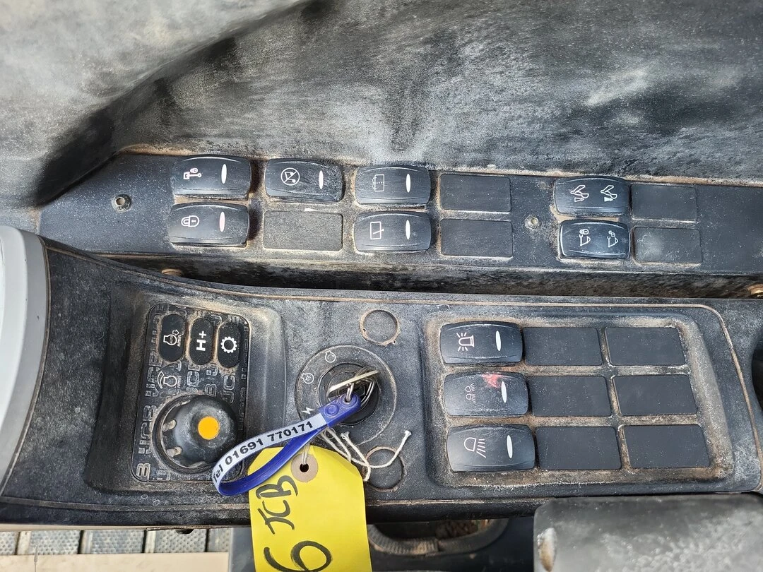 Багер JCB JS 131 LC PLUS С ДВЕ КОФИ ЛИЗИНГ, снимка 16 - Индустриална техника - 55396741