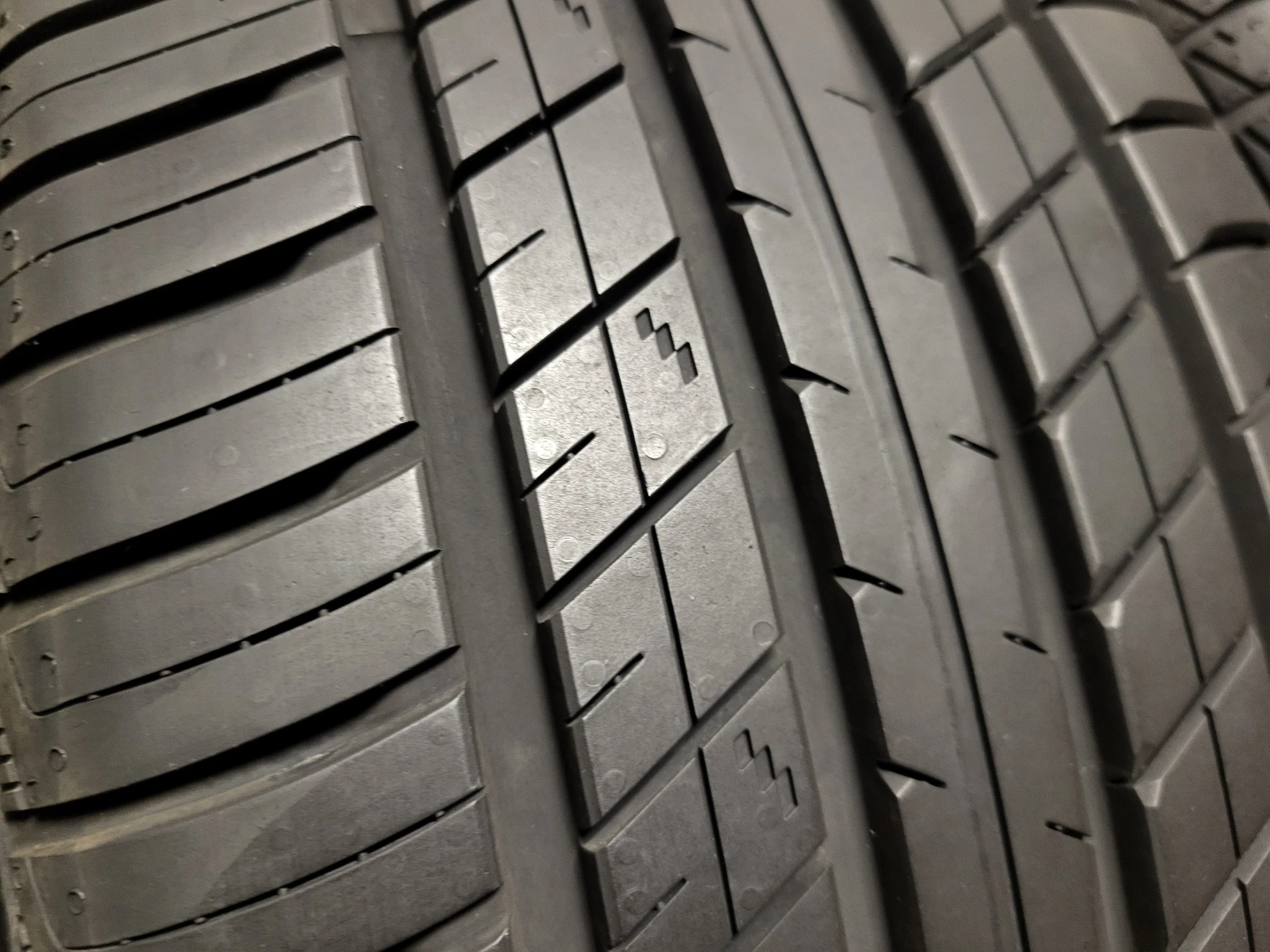 Гуми Летни 225/45R19, снимка 6 - Гуми и джанти - 53704201