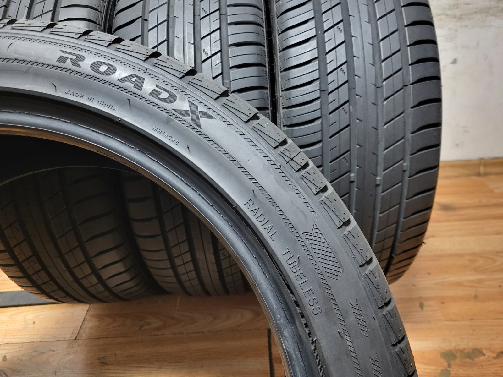 Гуми Летни 225/45R19, снимка 13 - Гуми и джанти - 53704201