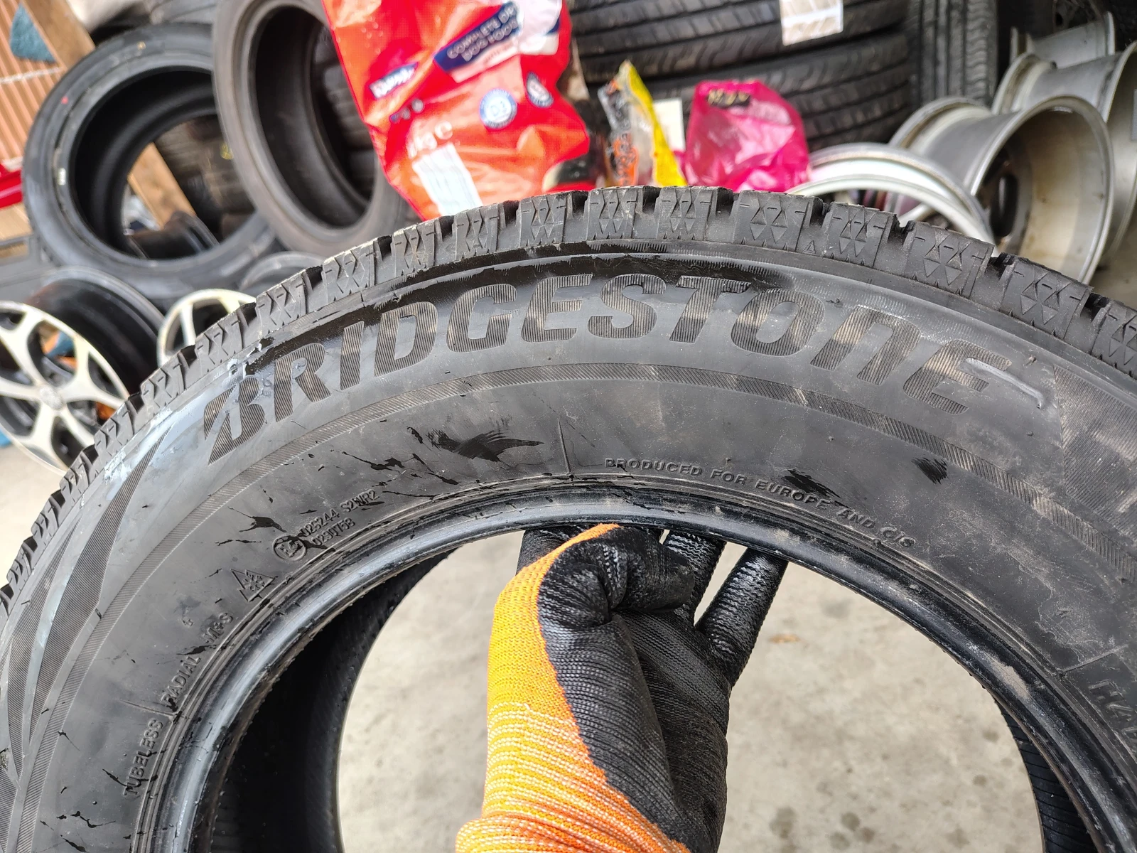 Гуми Зимни 215/65R16, снимка 5 - Гуми и джанти - 54085851