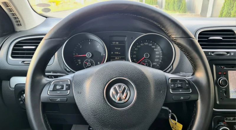 VW Golf 1.6TDI, снимка 10 - Автомобили и джипове - 47412671