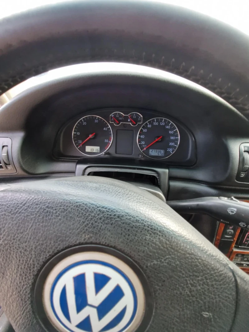 VW Passat, снимка 6 - Автомобили и джипове - 48809082