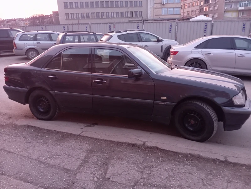 Mercedes-Benz C 220, снимка 10 - Автомобили и джипове - 49440858