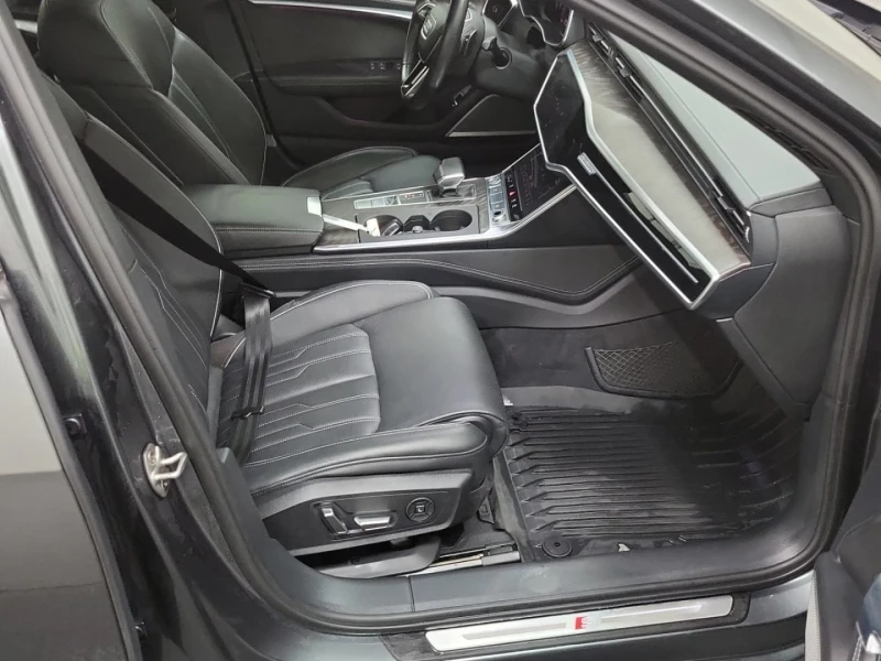 Audi A6 Technik* S-line* distronic* Камера* Пано* Подгрев, снимка 12 - Автомобили и джипове - 52317841
