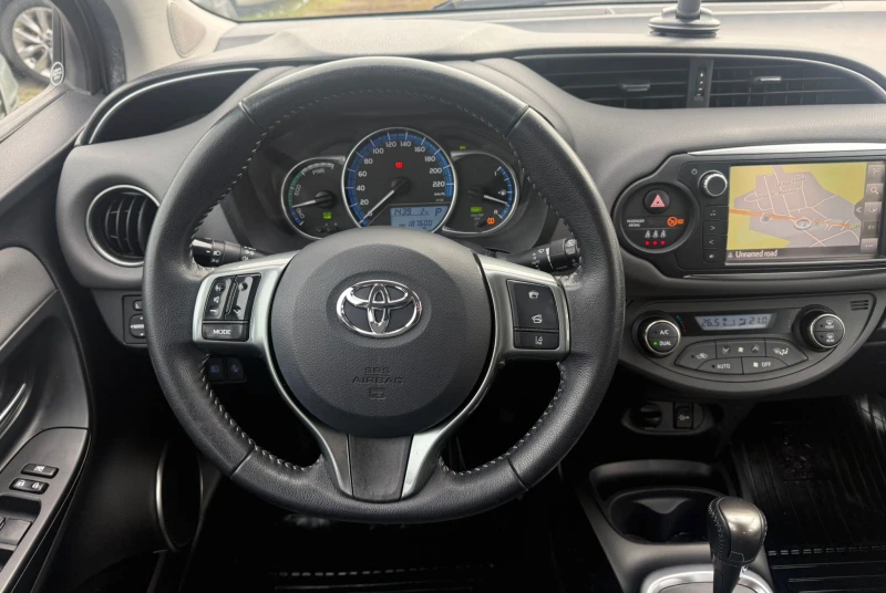 Toyota Yaris 1.5 Hybrid* 100к.с* Full* ТОП* , снимка 12 - Автомобили и джипове - 52907380