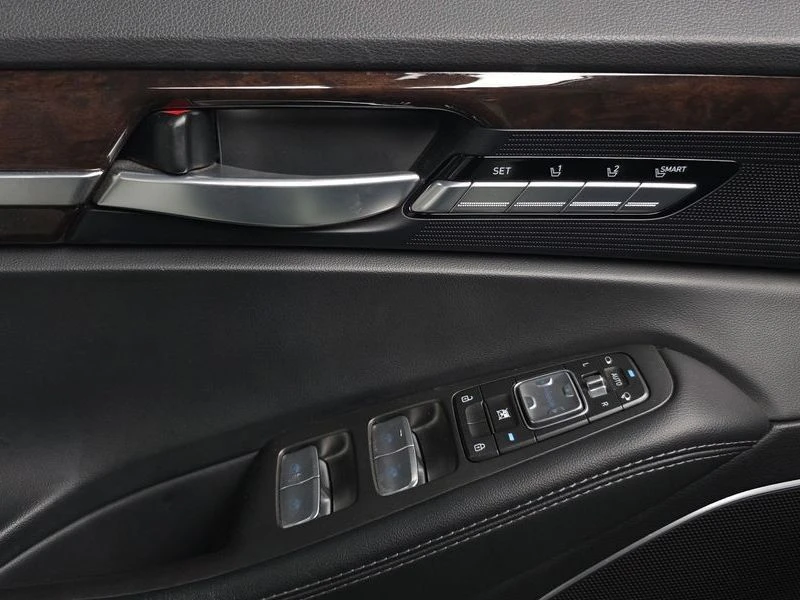 Genesis G90 3.3 Automatic, снимка 7 - Автомобили и джипове - 55598967