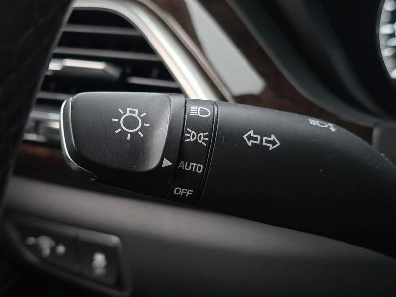 Genesis G90 3.3 Automatic, снимка 12 - Автомобили и джипове - 55598967