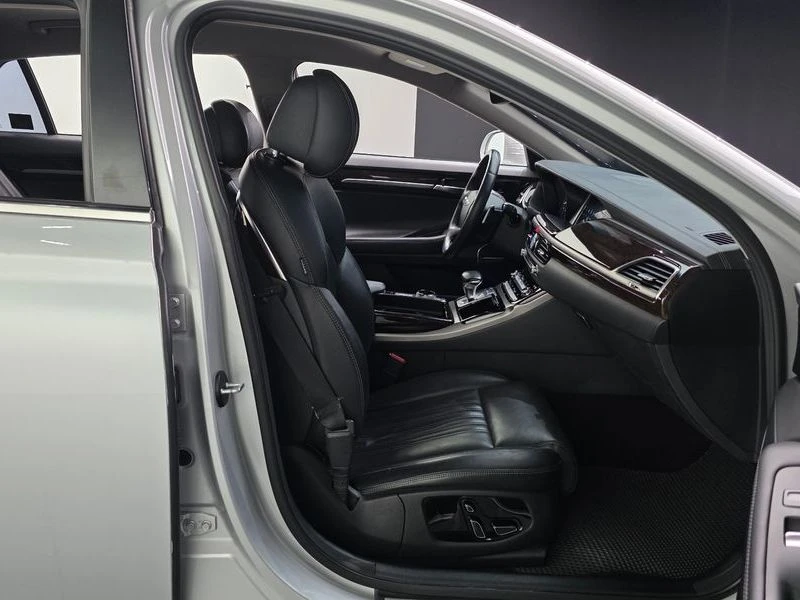 Genesis G90 3.3 Automatic, снимка 9 - Автомобили и джипове - 55598967