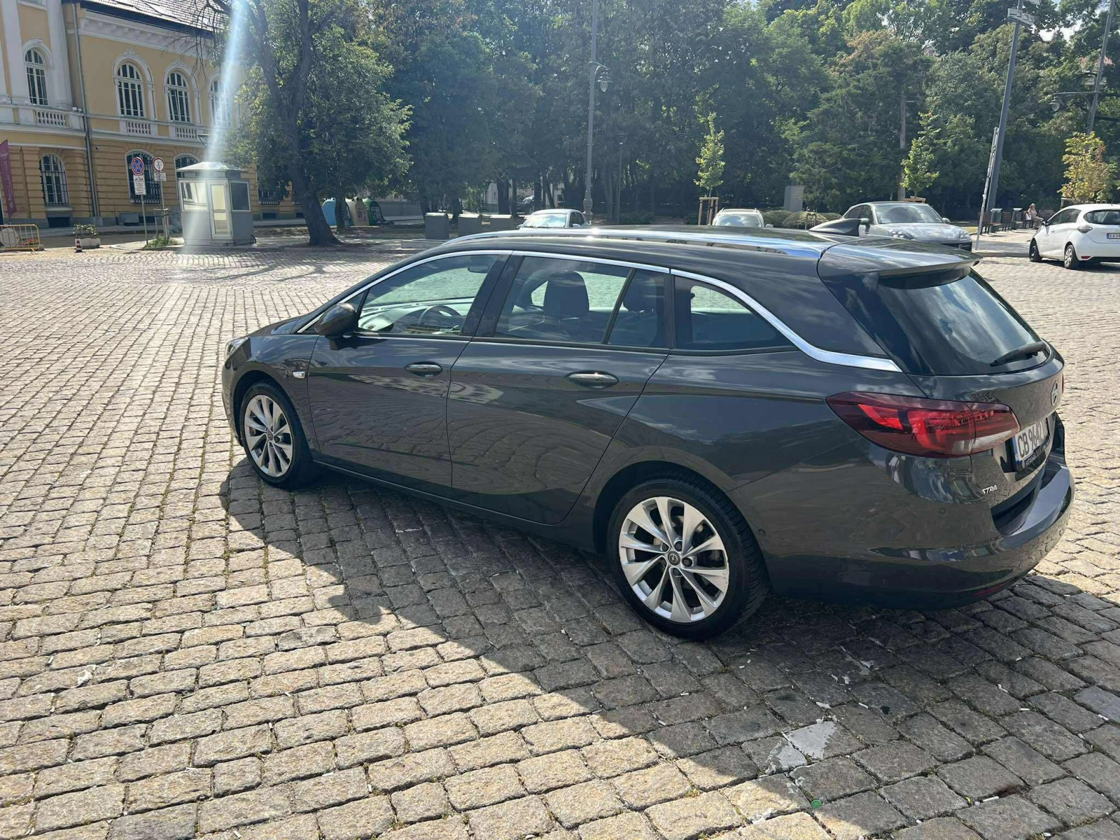 Opel Astra 1.6 136 к.с. SPORTS TOURER К - изображение 9