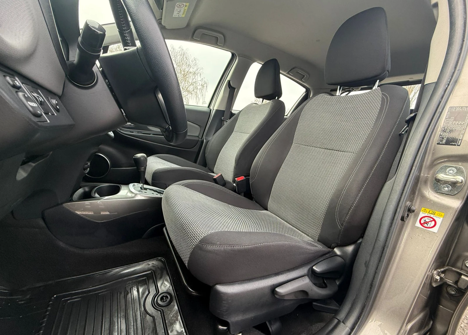 Toyota Yaris 1.5 Hybrid* 100к.с* Full* ТОП*  - изображение 9