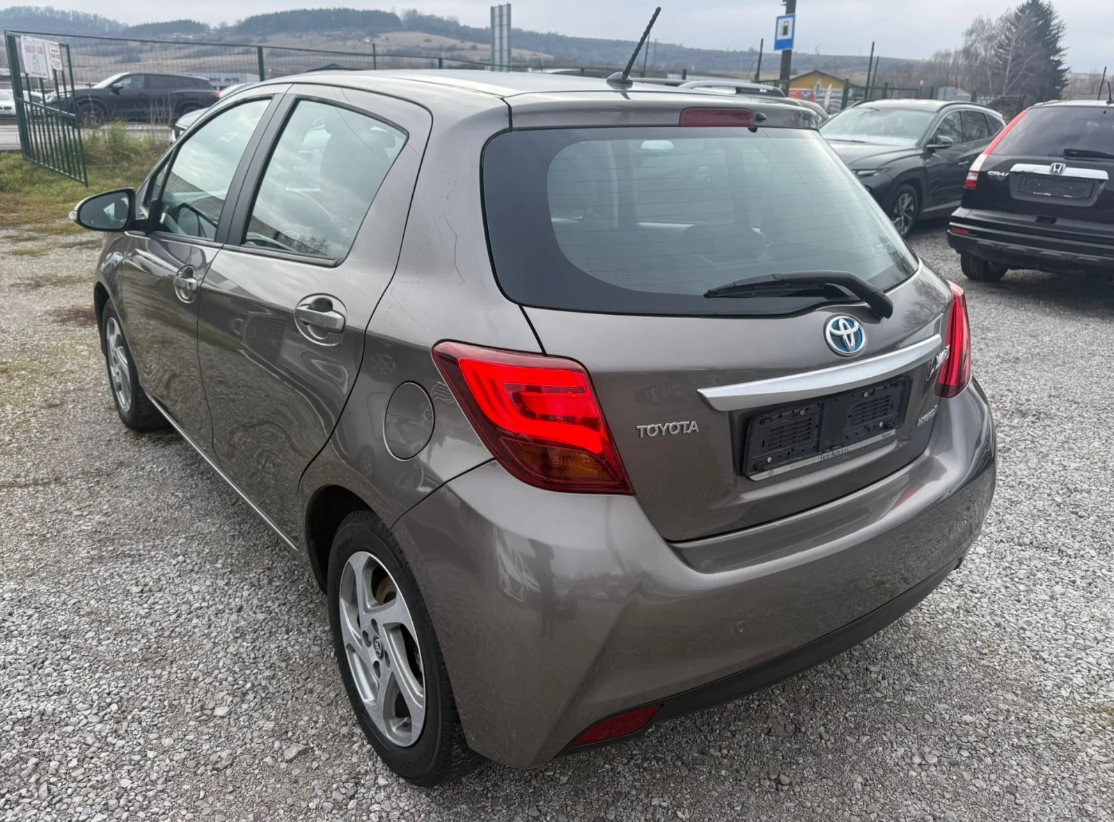 Toyota Yaris 1.5 Hybrid* 100к.с* Full* ТОП*  - изображение 6