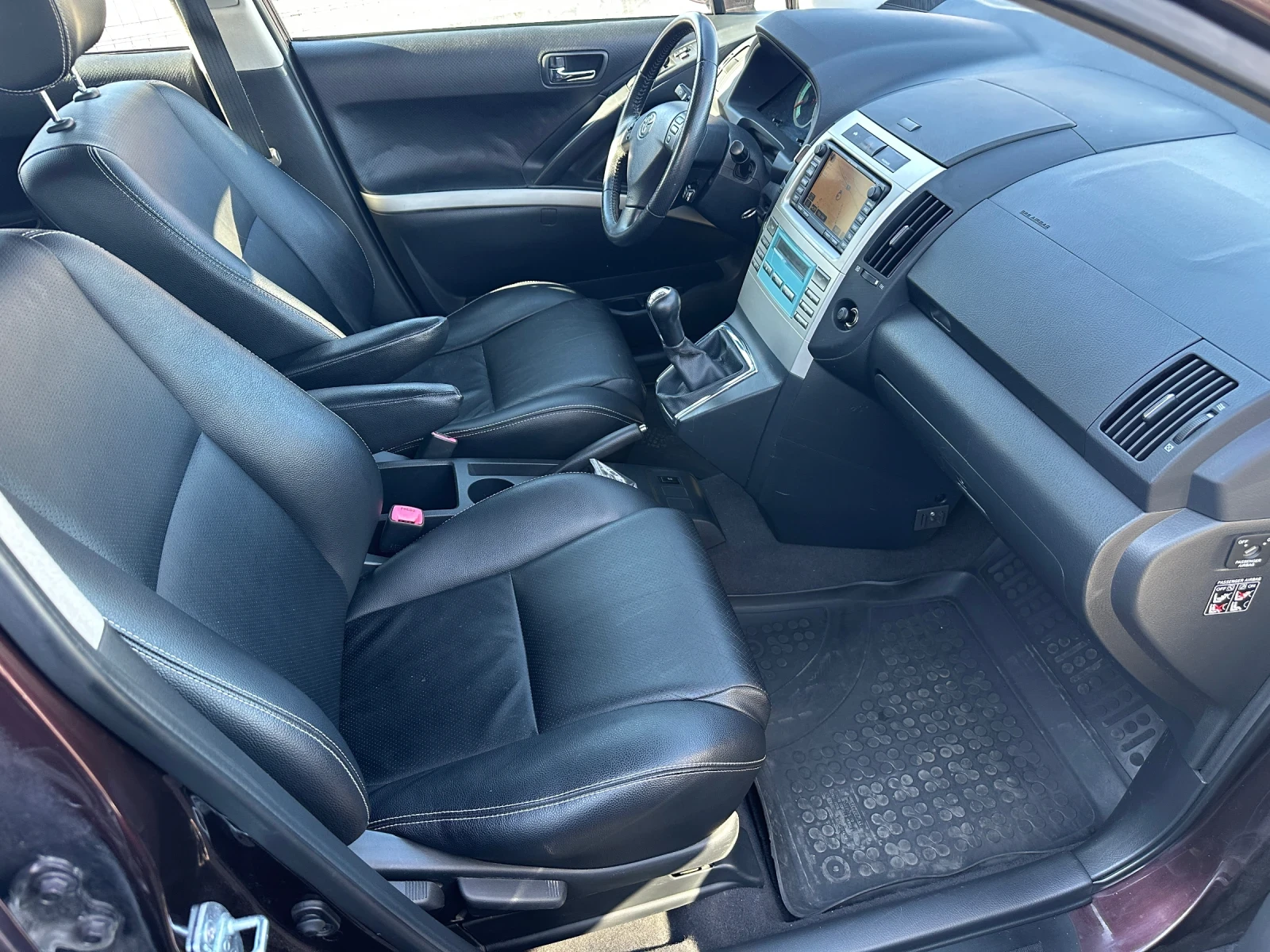 Toyota Corolla verso 2.2 d4d 136кс, снимка 8 - Автомобили и джипове - 53649670