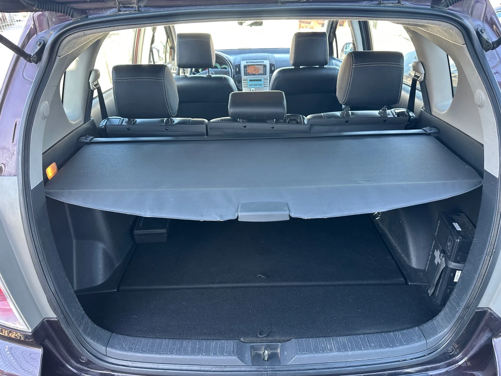 Toyota Corolla verso 2.2 d4d 136кс, снимка 12 - Автомобили и джипове - 53649670