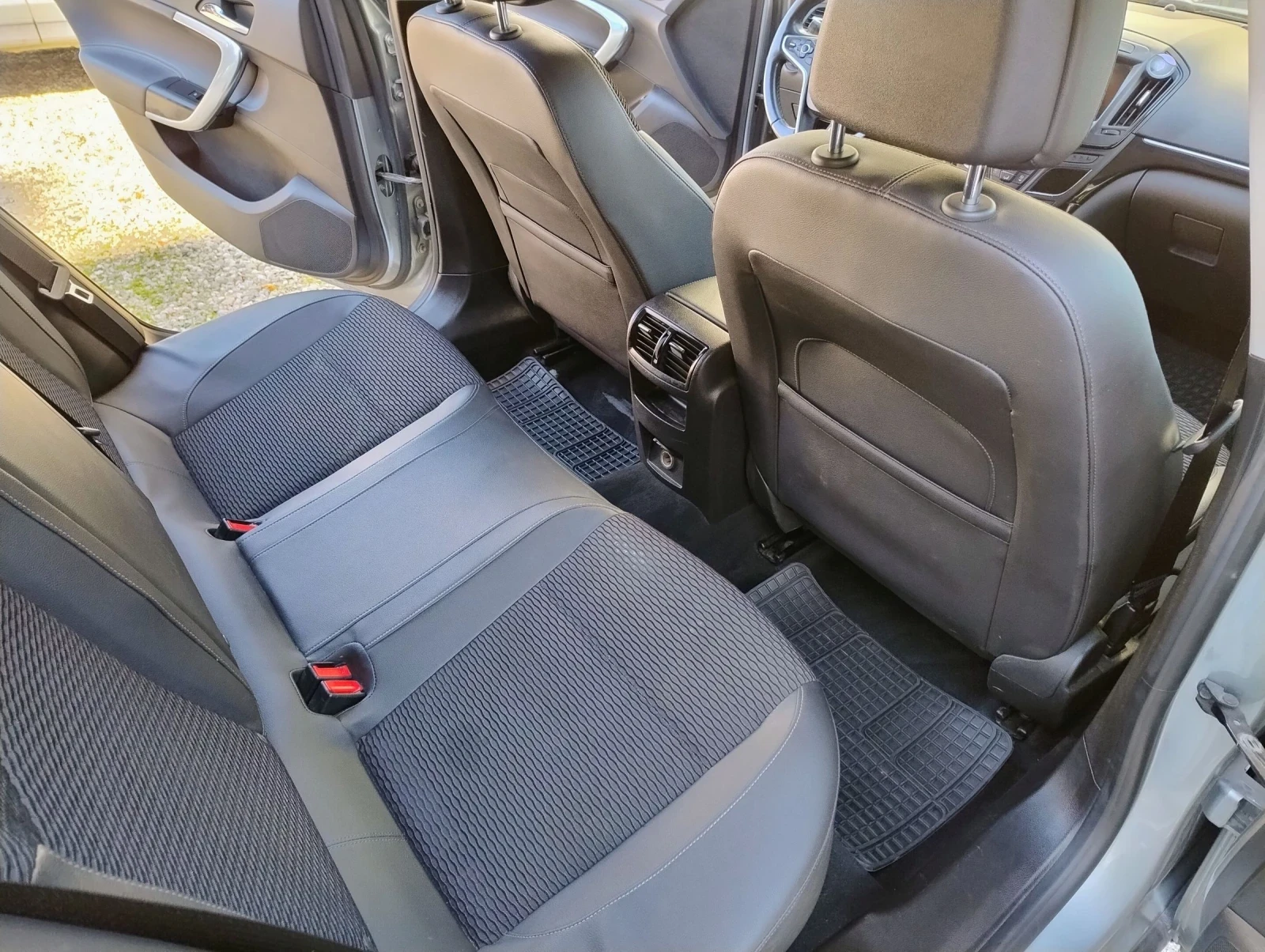 Opel Insignia 2.0.CDTI.163ks.SPORT TOURER.2015г.ОБСЛУЖЕНА, ТОП, снимка 10 - Автомобили и джипове - 53663952