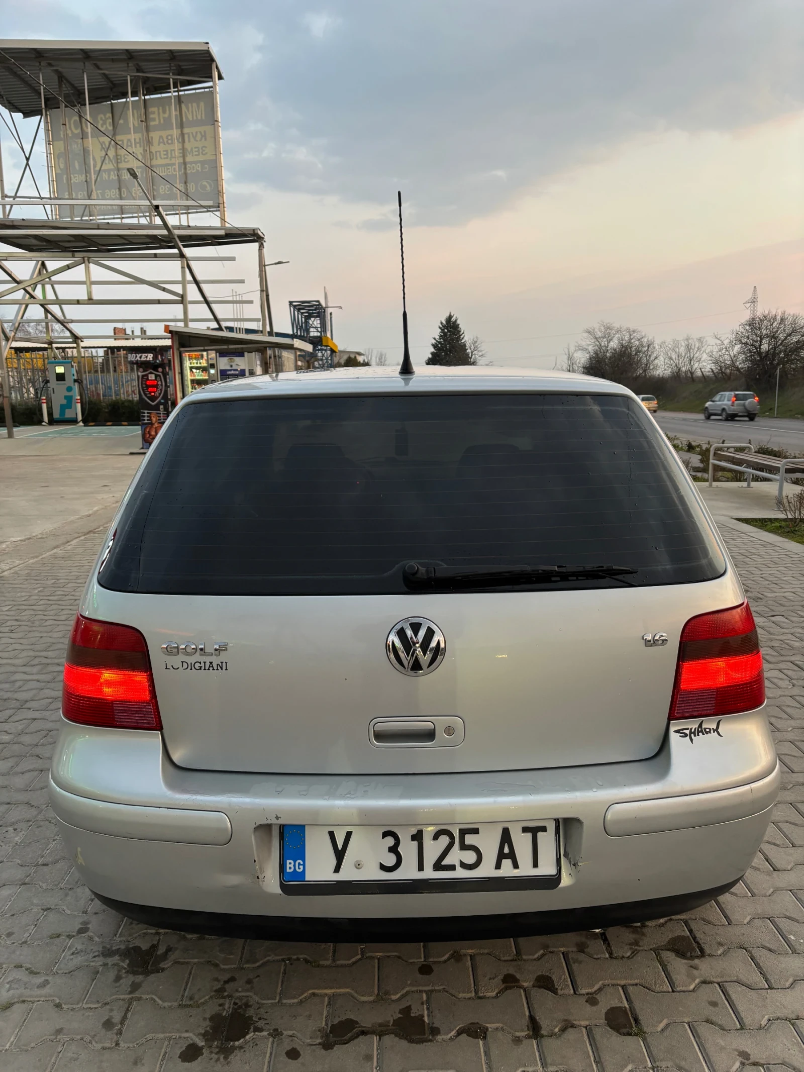 VW Golf 1.6 101, снимка 6 - Автомобили и джипове - 53740457