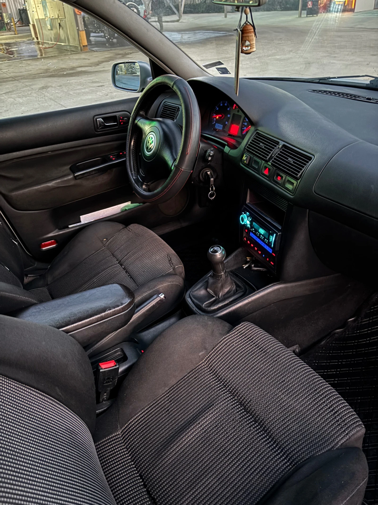 VW Golf 1.6 101, снимка 8 - Автомобили и джипове - 53740457