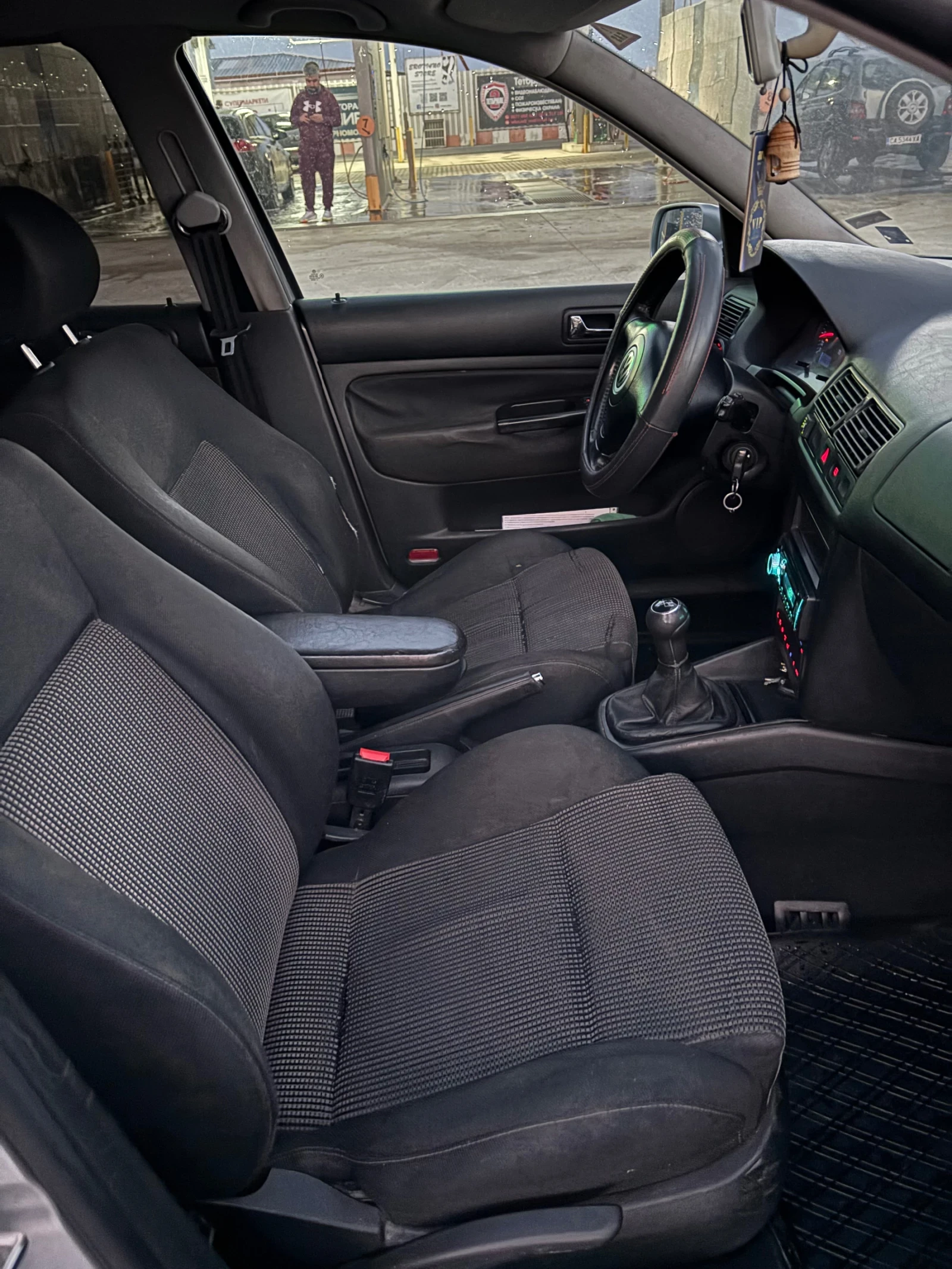 VW Golf 1.6 101, снимка 10 - Автомобили и джипове - 53740457