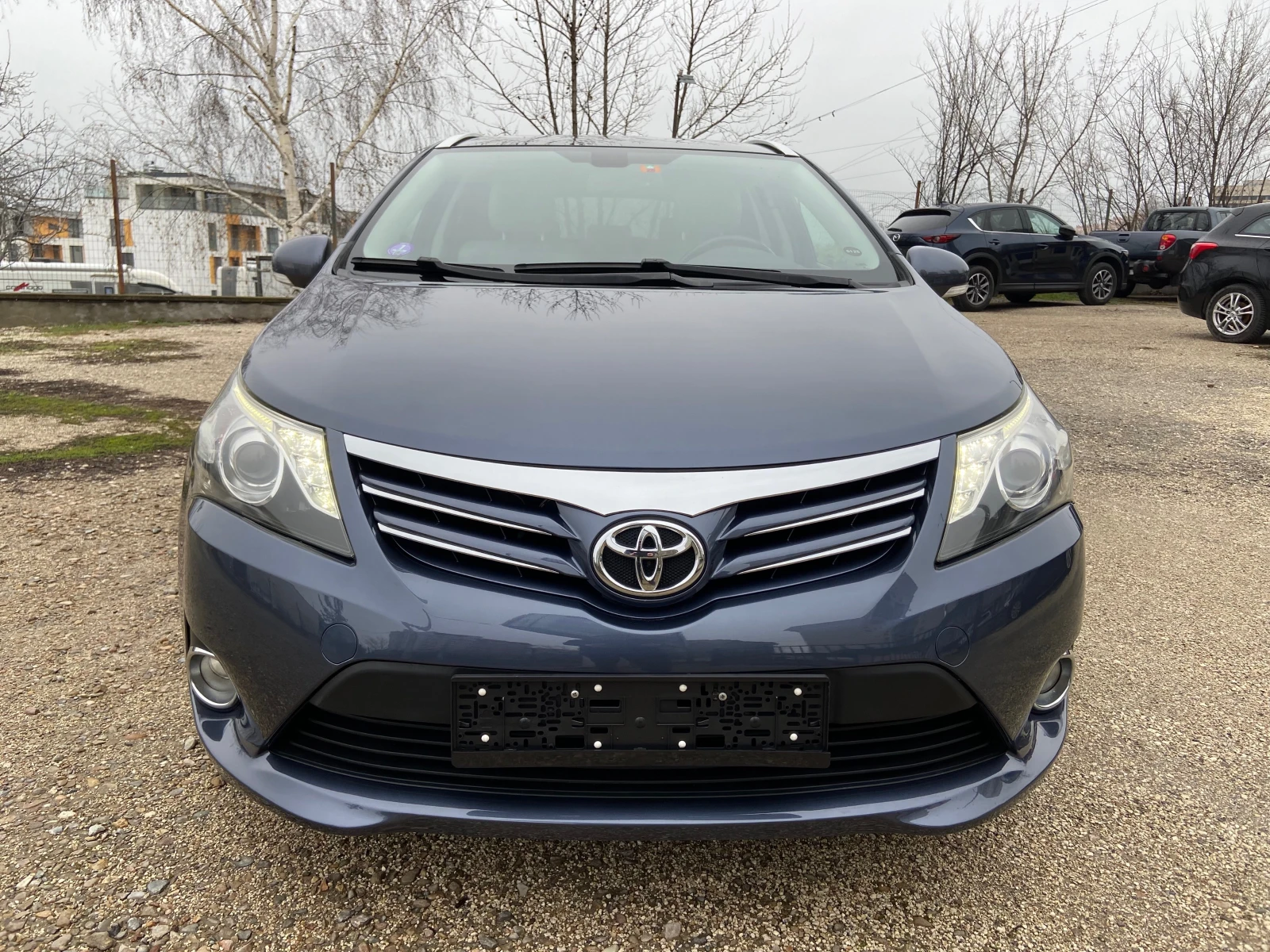 Toyota Avensis 2.0I Панорама Камера NAVI Keyless Швейцария, снимка 8 - Автомобили и джипове - 54019989