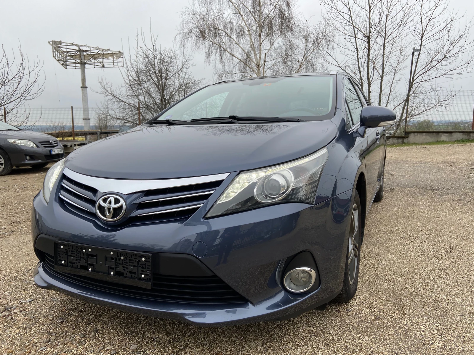 Toyota Avensis 2.0I Панорама Камера NAVI Keyless Швейцария