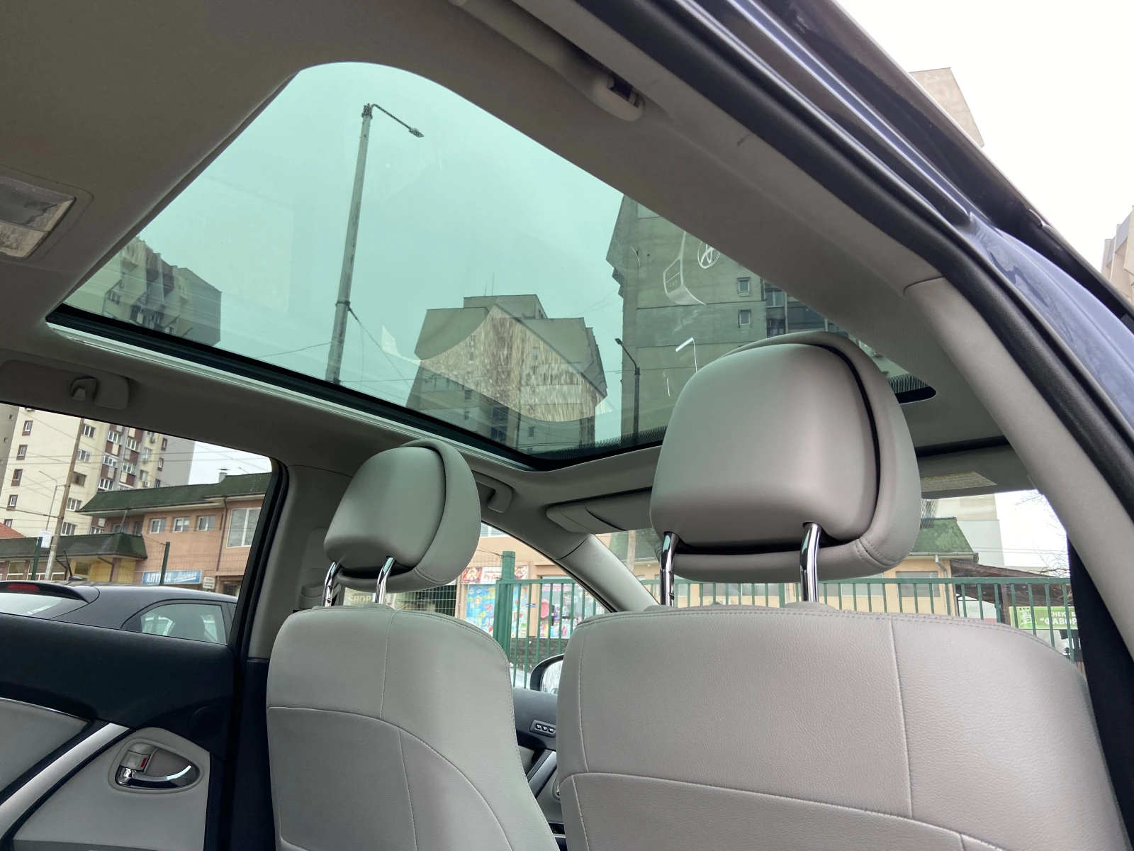 Toyota Avensis 2.0I Панорама Камера NAVI Keyless Швейцария, снимка 14 - Автомобили и джипове - 54019989