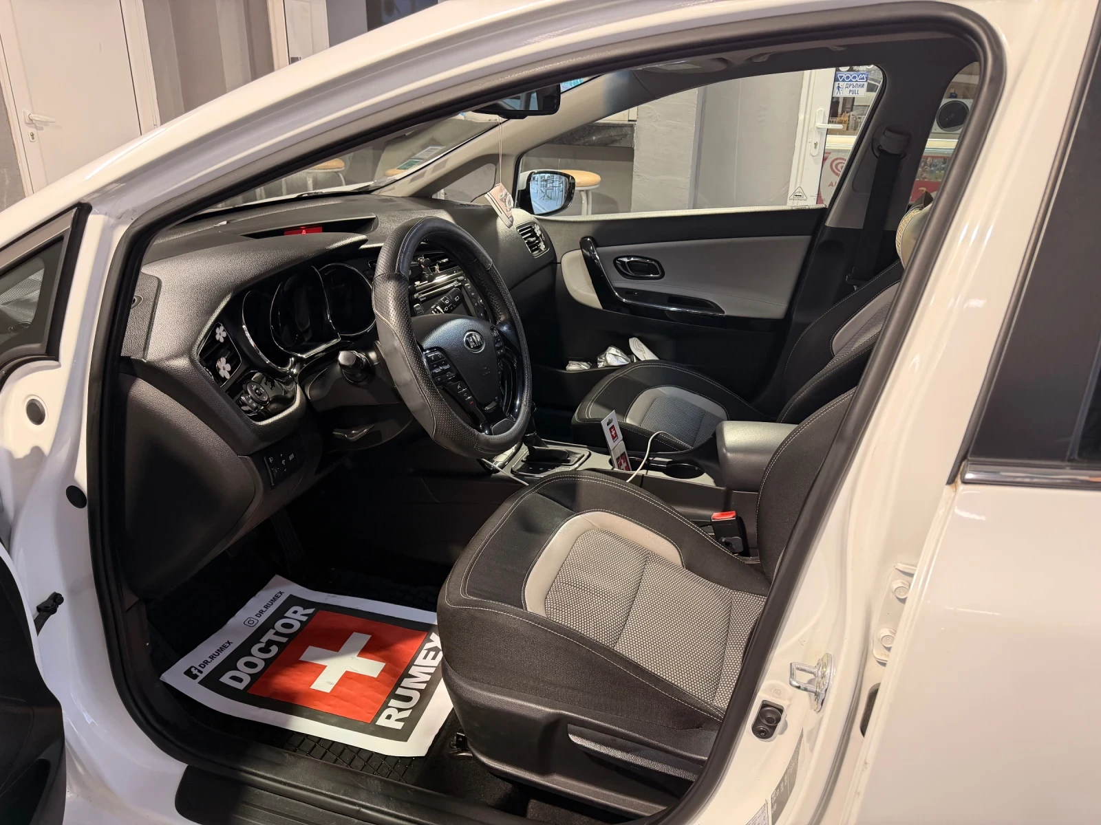 Kia Ceed, снимка 6 - Автомобили и джипове - 54240656