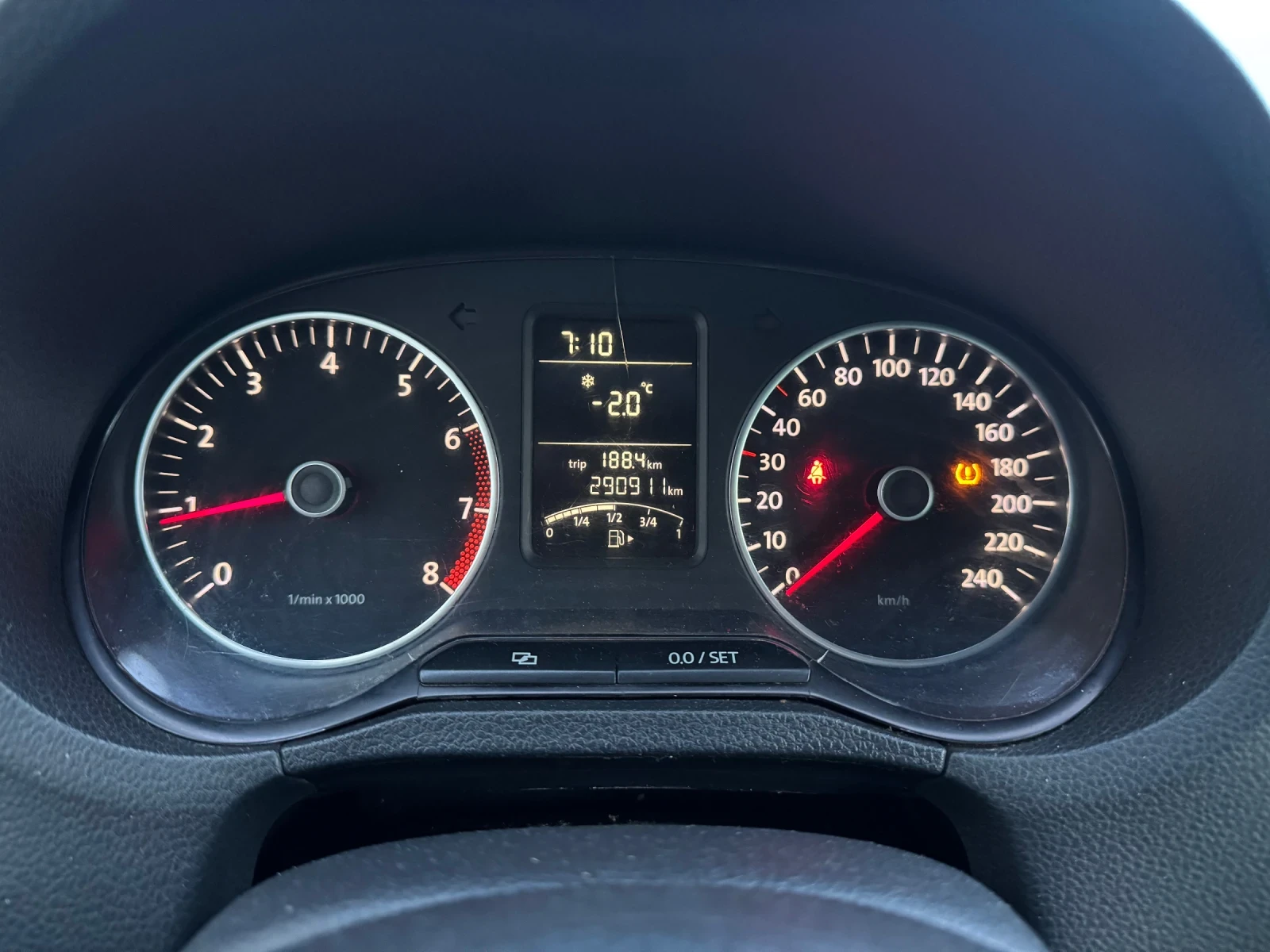 VW Polo 1.2 Бензин 4 врати Обслужено, снимка 14 - Автомобили и джипове - 54257960