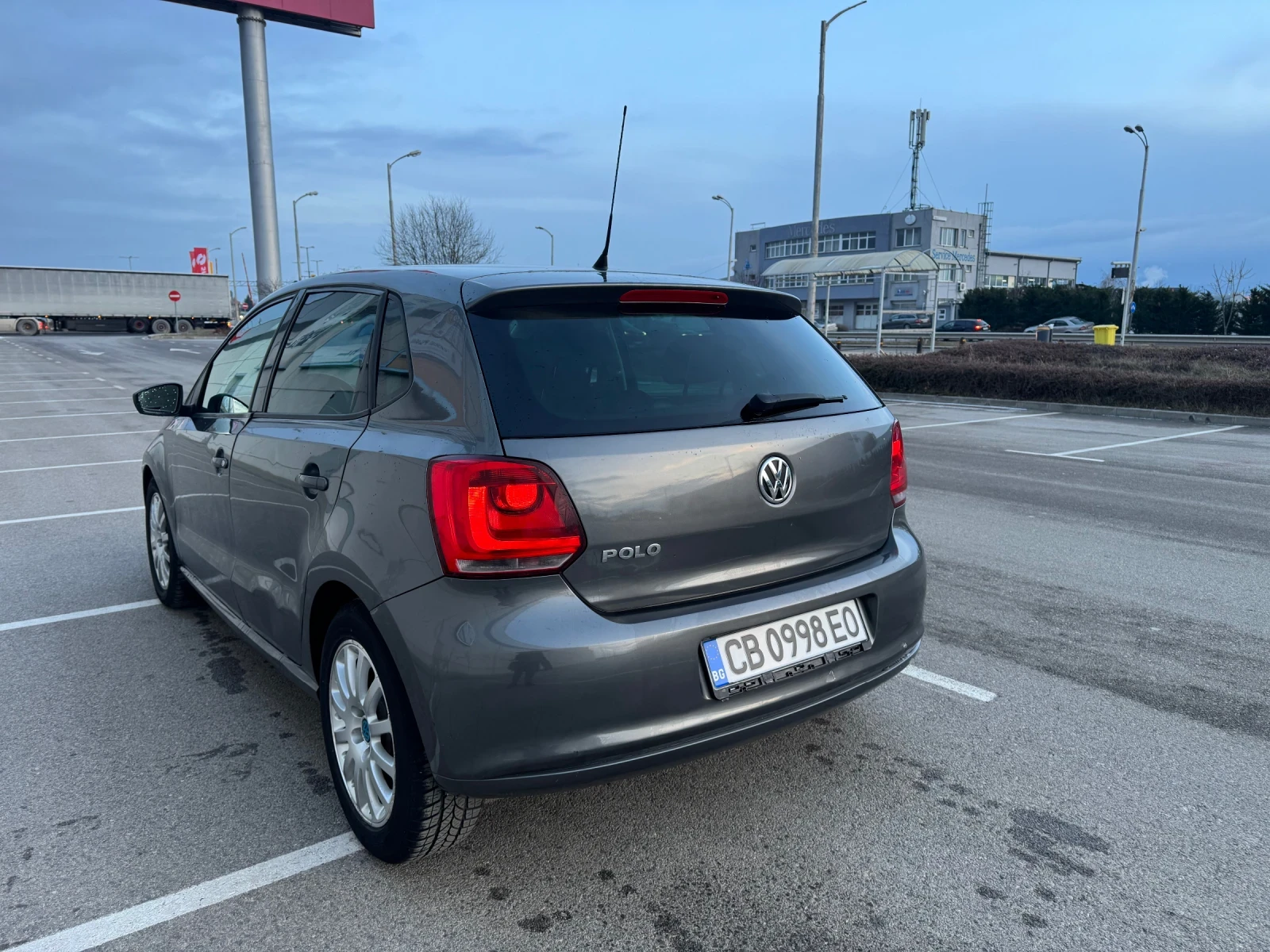 VW Polo 1.2 Бензин 4 врати Обслужено, снимка 4 - Автомобили и джипове - 54257960