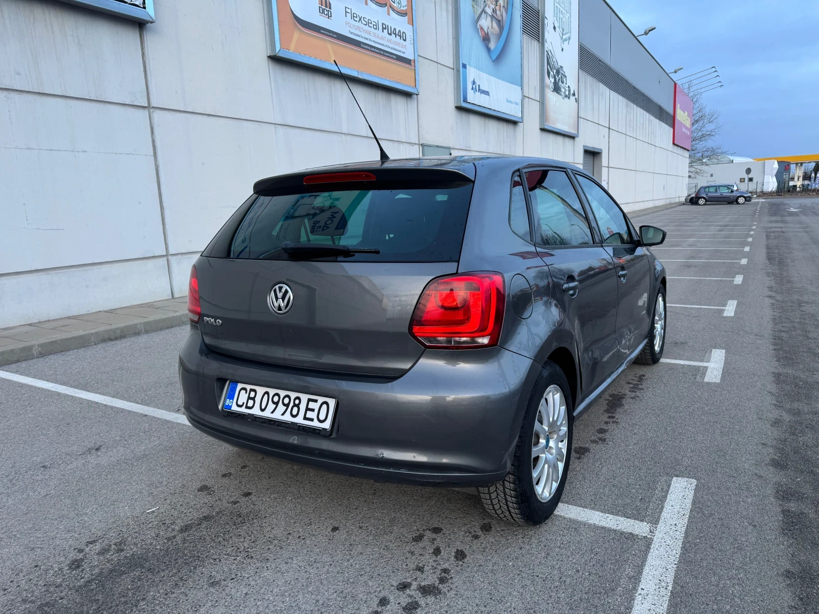 VW Polo 1.2 Бензин 4 врати Обслужено, снимка 5 - Автомобили и джипове - 54257960