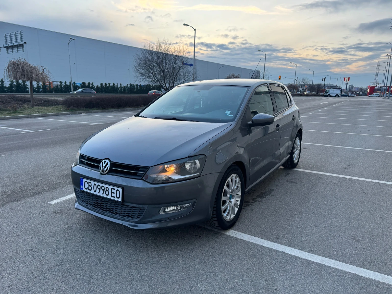VW Polo 1.2 Бензин 4 врати Обслужено, снимка 2 - Автомобили и джипове - 54257960