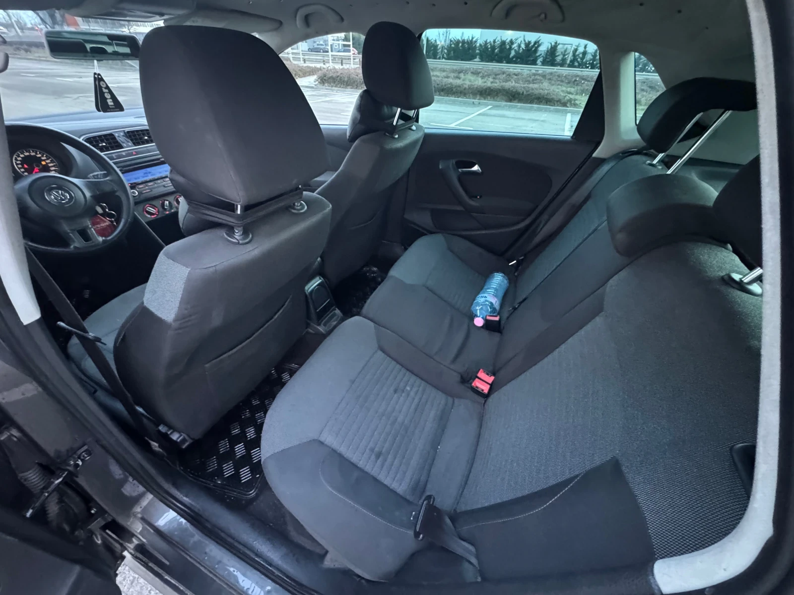 VW Polo 1.2 Бензин 4 врати Обслужено, снимка 10 - Автомобили и джипове - 54257960