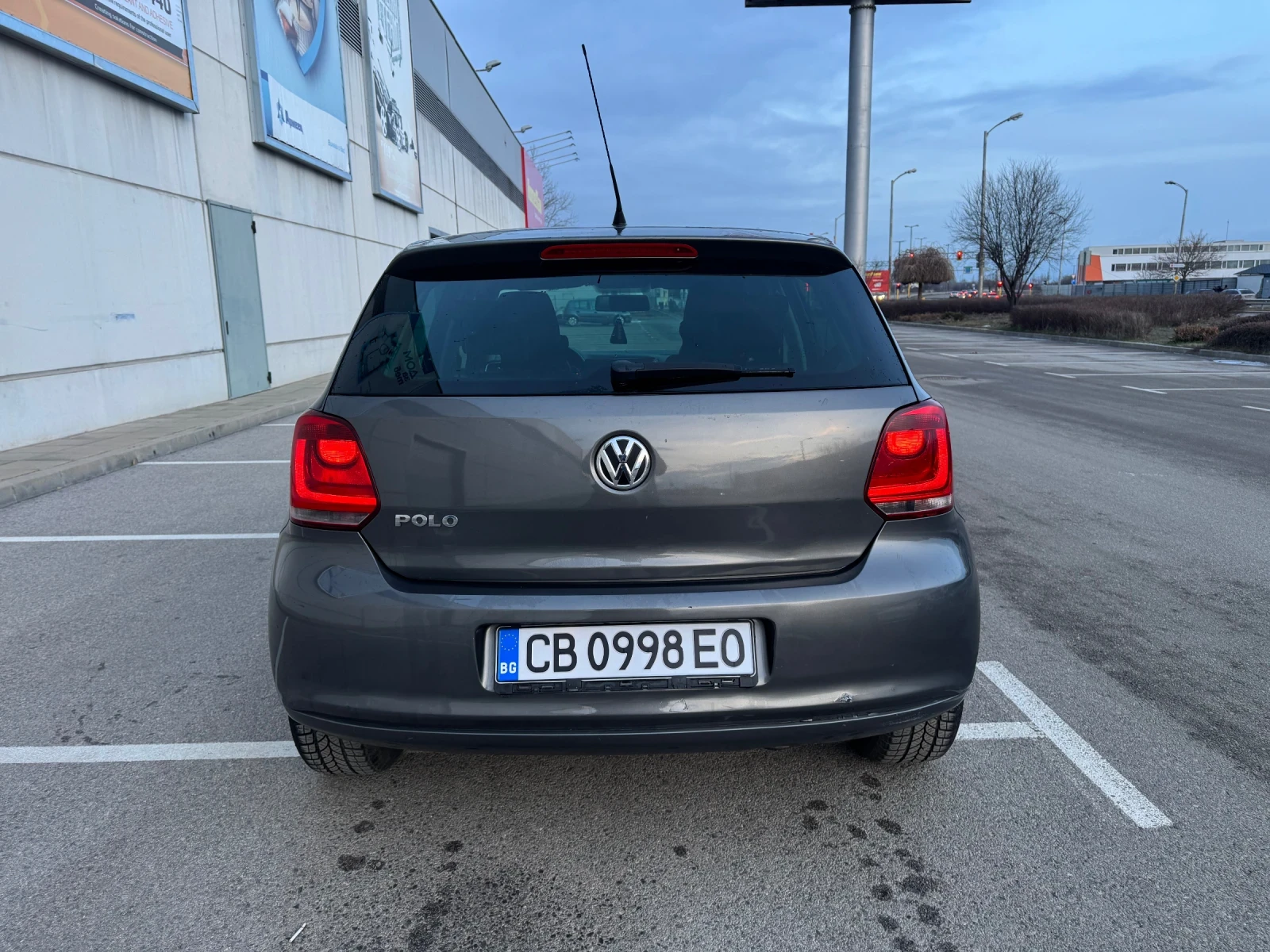 VW Polo 1.2 Бензин 4 врати Обслужено, снимка 6 - Автомобили и джипове - 54257960