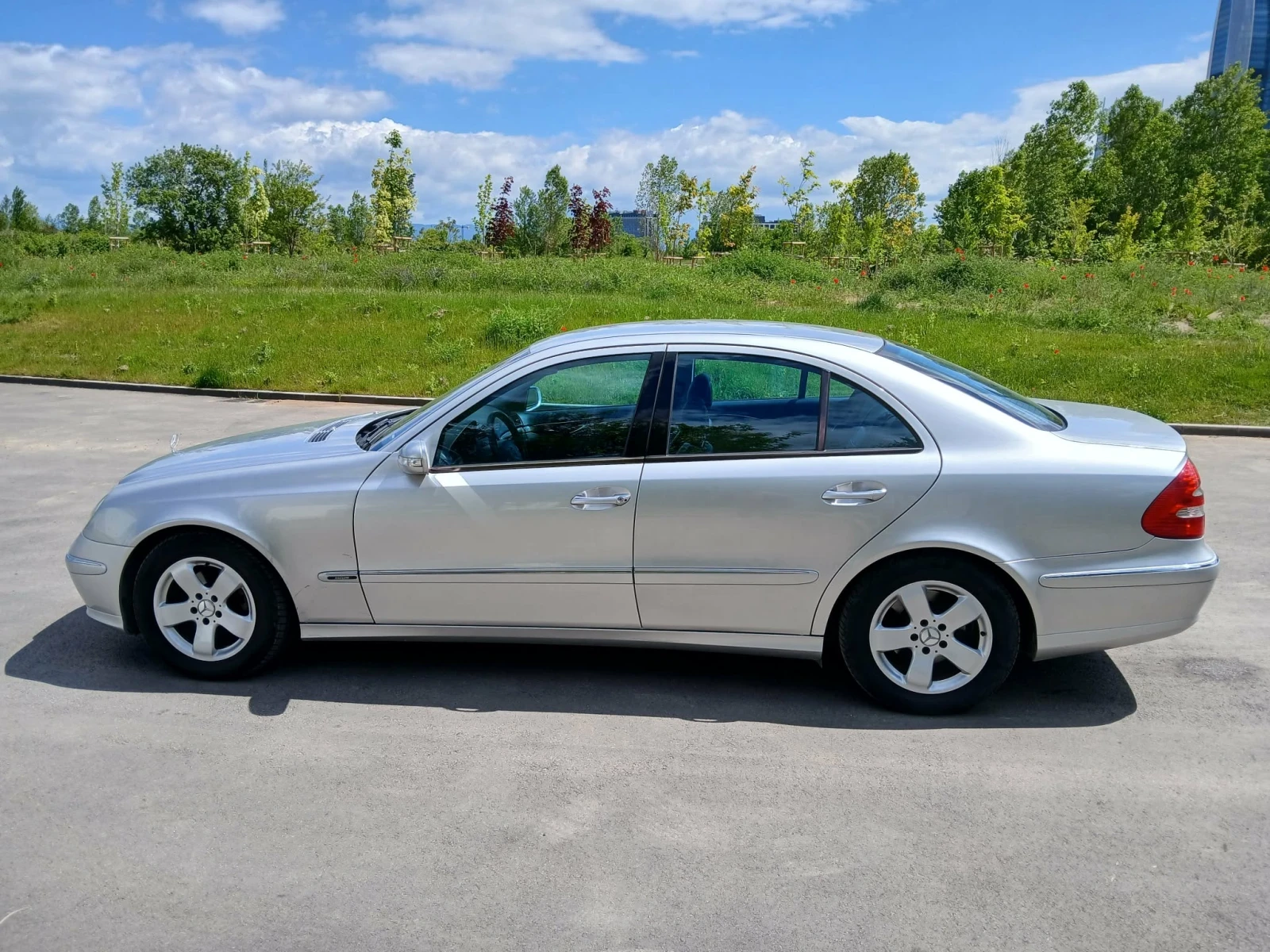 Mercedes-Benz E 270 2.7 CDI, снимка 3 - Автомобили и джипове - 54770884