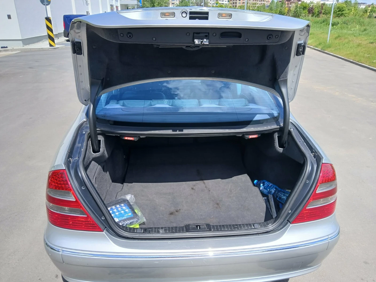 Mercedes-Benz E 270 2.7 CDI, снимка 12 - Автомобили и джипове - 54770884