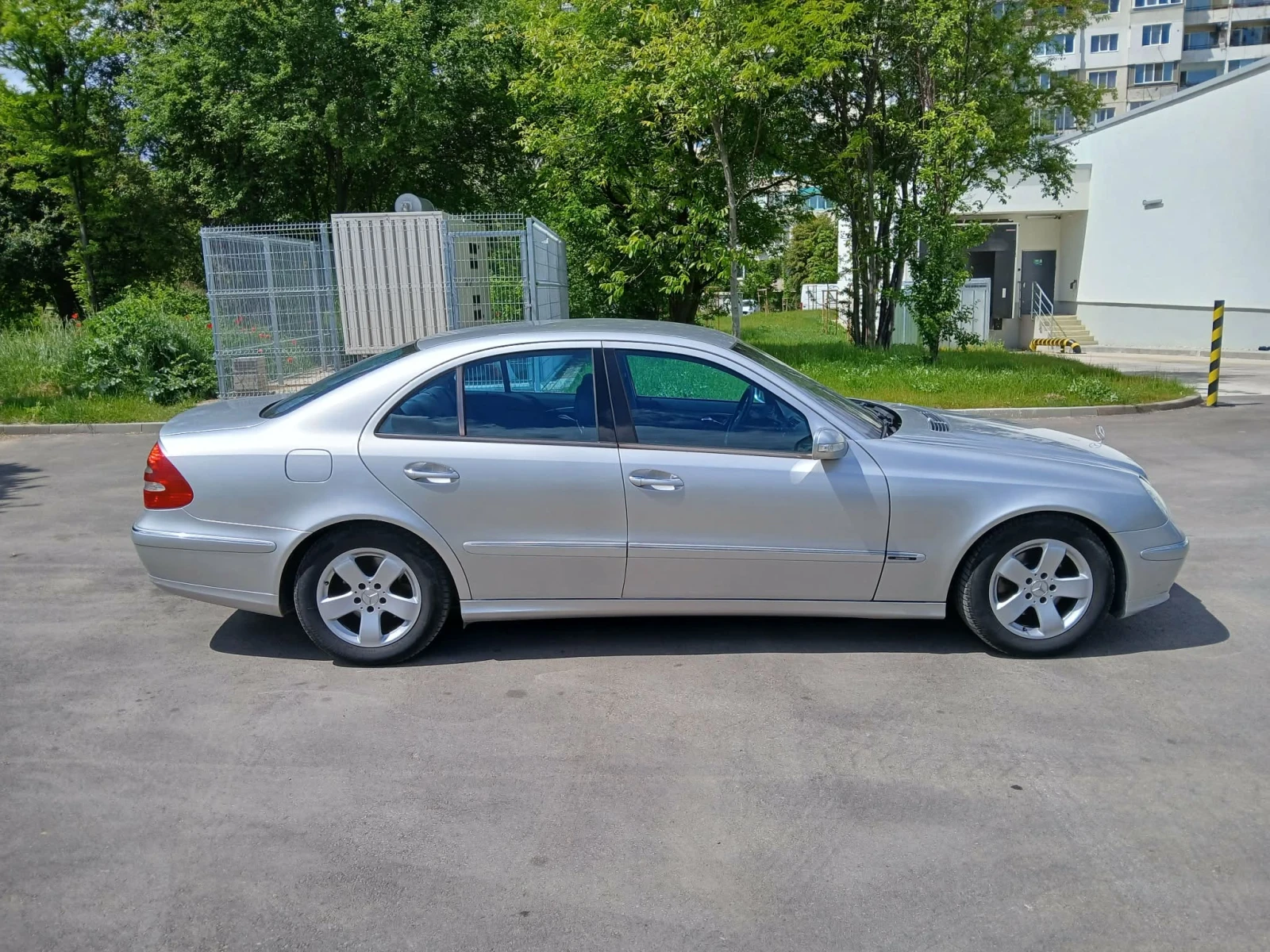 Mercedes-Benz E 270 2.7 CDI, снимка 2 - Автомобили и джипове - 54770884