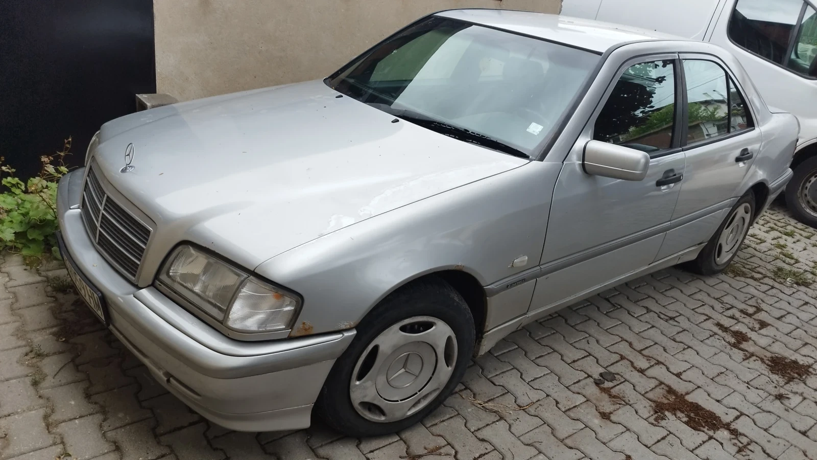Mercedes-Benz C 220, снимка 2 - Автомобили и джипове - 54656903