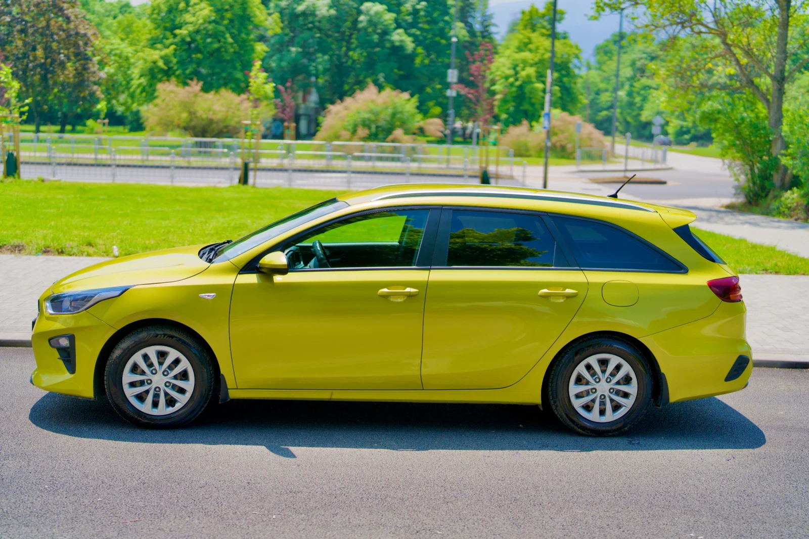 Kia Ceed 1.4 100 кс, снимка 3 - Автомобили и джипове - 54811784