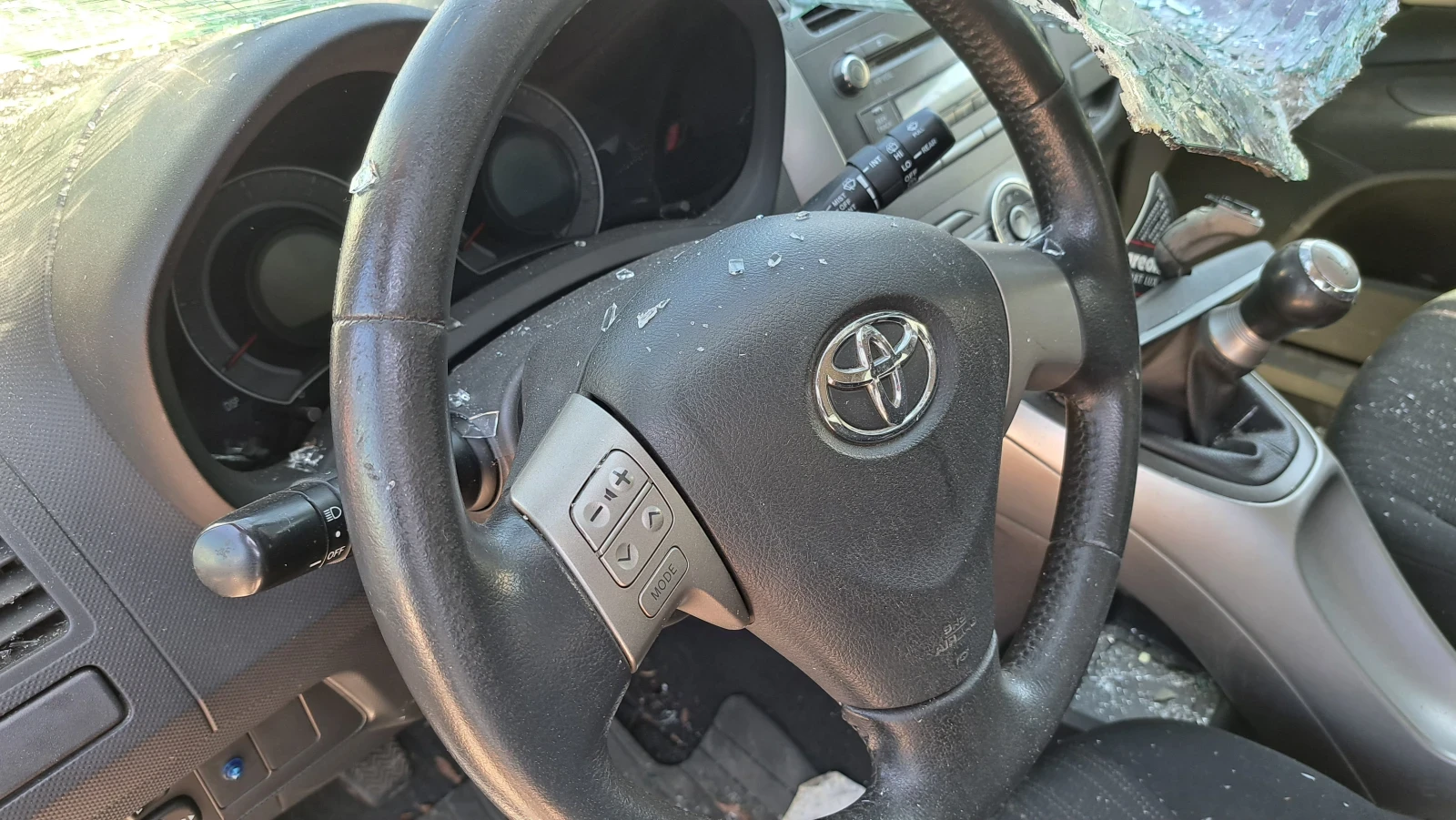 Toyota Auris, снимка 2 - Автомобили и джипове - 54988035
