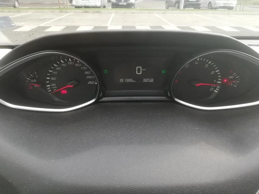 Peugeot 308 Face lift -Turbo, снимка 5 - Автомобили и джипове - 55337022