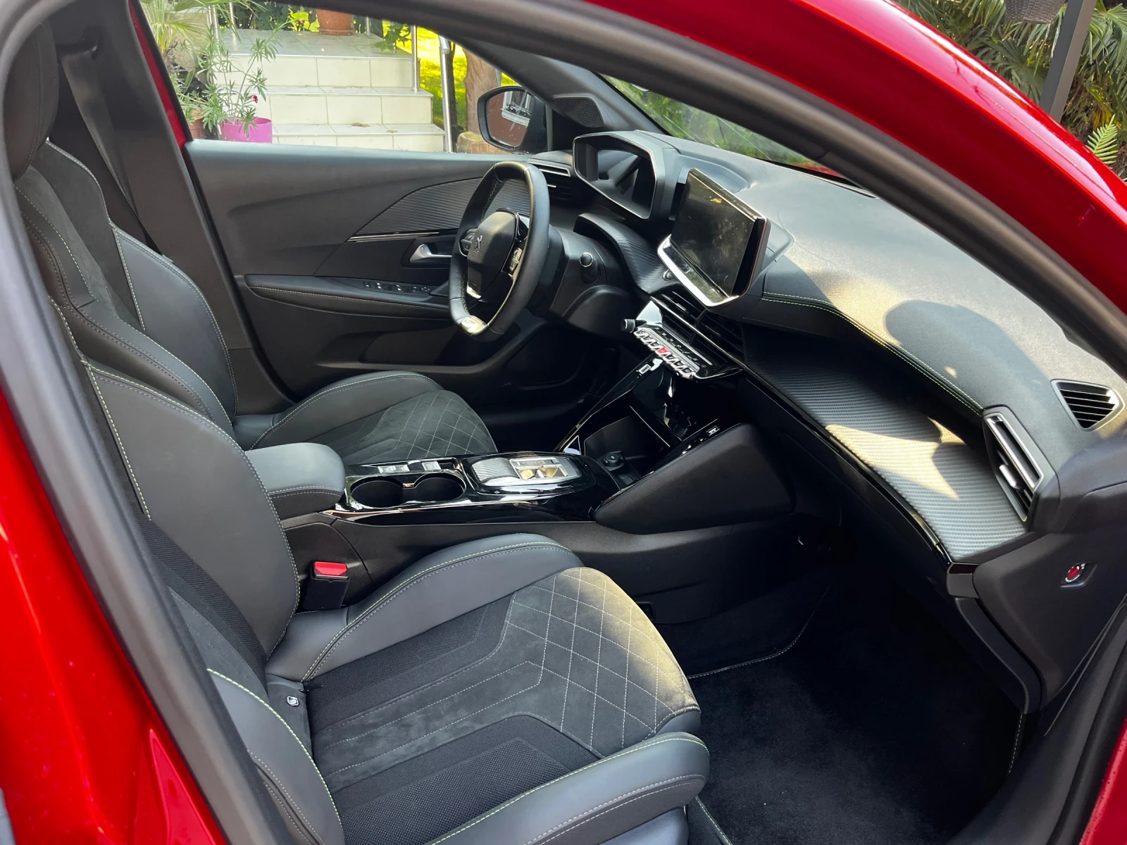 Peugeot 208 GT, снимка 5 - Автомобили и джипове - 55967642