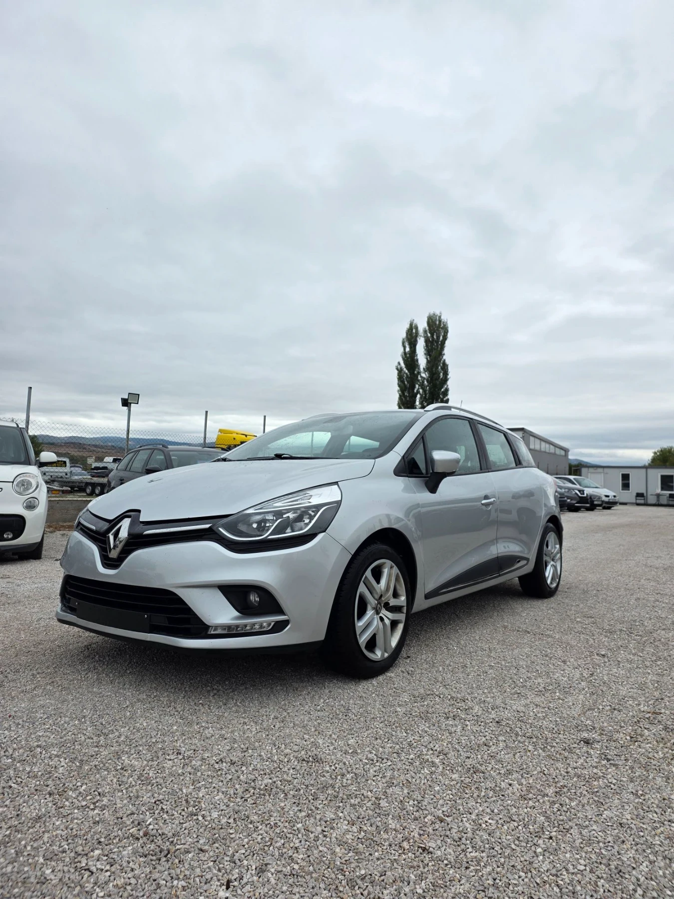 Renault Clio, снимка 2 - Автомобили и джипове - 56475958
